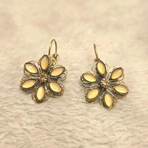 #356 Vintage earring gold tone